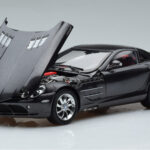 Mercedes SLR McLaren Czarny CMC 1:18 - image 2 of 10