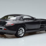 Mercedes SLR McLaren Czarny CMC 1:18 - image 3 of 10