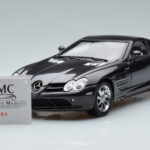 Mercedes SLR McLaren Czarny CMC 1:18 - image 8 of 10