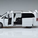 Mercedes V-Class W447 V260L Biały Mercedes 1:18 QALCN89911149 Metal - image 5 of 8