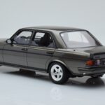 Mercedes W123 AMG 280 Szary Otto 1:18 - image 5 of 6