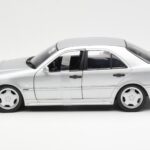 Mercedes C36 AMG W202 Srebrny UT Models 1:18 - image 3 of 6