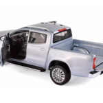 Mercedes X-Class Srebrny Norev 1:18 - image 2 of 2
