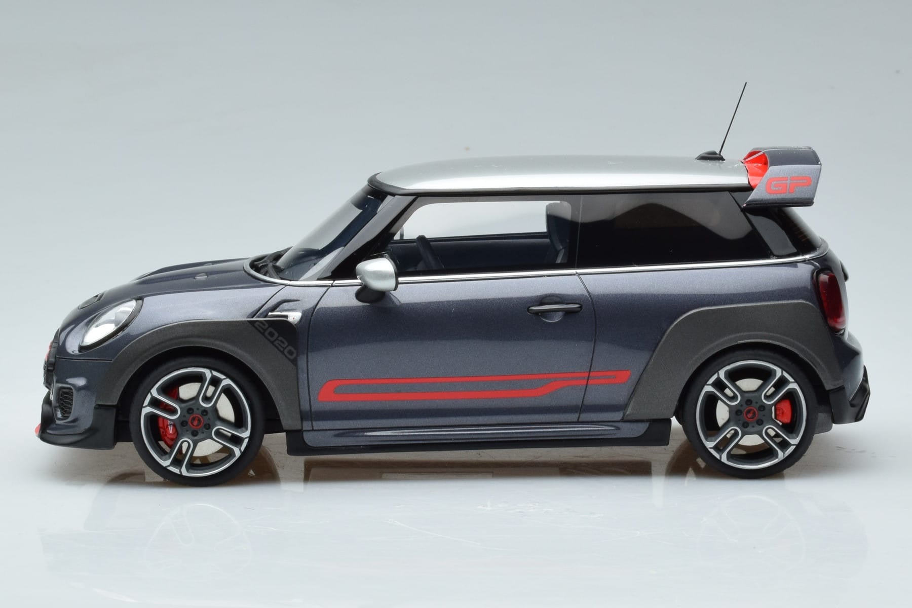 Mini John Cooper Works GP F56 Szary Otto 1:18 OT407 Żywica — zdjęcie 3 z 6