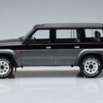 Nissan Patrol GR Y60 Szary Otto 1:18 - image 3 of 6