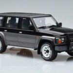 Nissan Patrol GR Y60 Szary Otto 1:18 - image 4 of 6