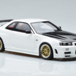 Nissan Skyline GT-R R34 Nismo Z-Tune Biały MotorHelix 1:18 - image 6 of 11