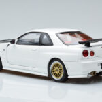 Nissan Skyline GT-R R34 Nismo Z-Tune Biały MotorHelix 1:18 - image 7 of 11