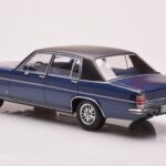Opel Diplomat B Granatowy Metaliczny MCG 1:18 - image 5 of 6