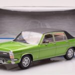 Opel Diplomat B Zielony Metaliczny MCG 1:18 - image 6 of 6