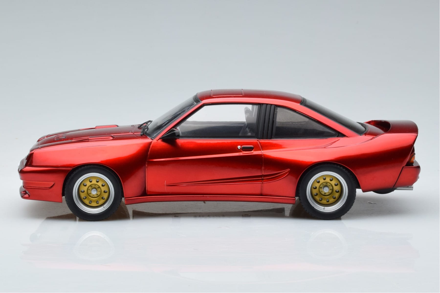 Opel Manta B Mattig Czerwony MCG 1:18 MCG18424 Metal — zdjęcie 3 z 6