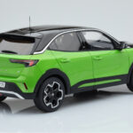 Opel Mokka-e GS Line Matcha Zielony Otto 1:18 - image 2 of 5