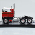 Peterbilt 352 Pacemaker Czerwony Biały IXO 1:43 - image 2 of 4
