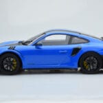 Porsche 911 GT2 RS 991.2 Weissach Package Niebieski Czarne Felgi Magnezowe Minichamps 1:18 - image 3 of 6
