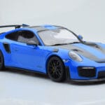 Porsche 911 GT2 RS 991.2 Weissach Package Niebieski Czarne Felgi Magnezowe Minichamps 1:18 - image 4 of 6