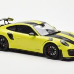 Porsche 911 991.2 GT2 RS Jasny Zielony Z Czarnymi Felgami Magnezowymi Minichamps 1:18 - image 4 of 6