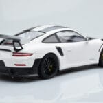 Porsche 911 GT2 RS 991.2 Weissach Package Biały Czarne Felgi Magnezowe Minichamps 1:18 - image 2 of 6