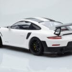 Porsche 911 GT2 RS 991.2 Weissach Package Biały Czarne Felgi Magnezowe Minichamps 1:18 - image 5 of 6