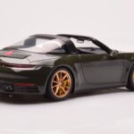 Porsche 911 992 Targa 4S Oliwkowy Zielony GT Spirit 1:18 - image 2 of 6