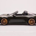 Porsche 911 992 Targa 4S Oliwkowy Zielony GT Spirit 1:18 - image 3 of 6