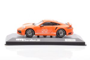 Porsche 911 992 Turbo S Gulf Pomarańczowy Minichamps 1:43