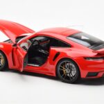 Porsche 911 992 Turbo S Sport Design Czerwony Minichamps 1:18 - image 5 of 8
