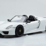 Porsche 918 Spyder Weissach Package Biały Z Czarnymi Felgami Minichamps 1:18