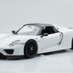 Porsche 918 Spyder Weissach Package Biały Z Czarnymi Felgami Minichamps 1:18 - image 4 of 9