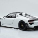 Porsche 918 Spyder Weissach Package Biały Z Czarnymi Felgami Minichamps 1:18 - image 8 of 9