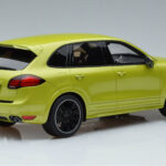 Porsche Cayenne GTS 92A Peridot Zielony GT Spirit 1:18 - image 2 of 6
