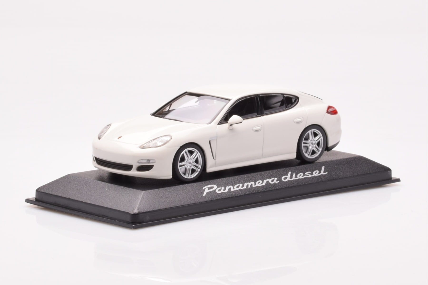 Porsche Panamera 970 Diesel Carrara Biały Minichamps 1:43 WAP0200090C Metal — zdjęcie 2 z 4