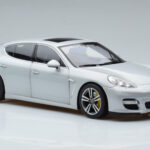 Porsche Panamera 970 Turbo Srebrny Norev 1:18 - image 5 of 7