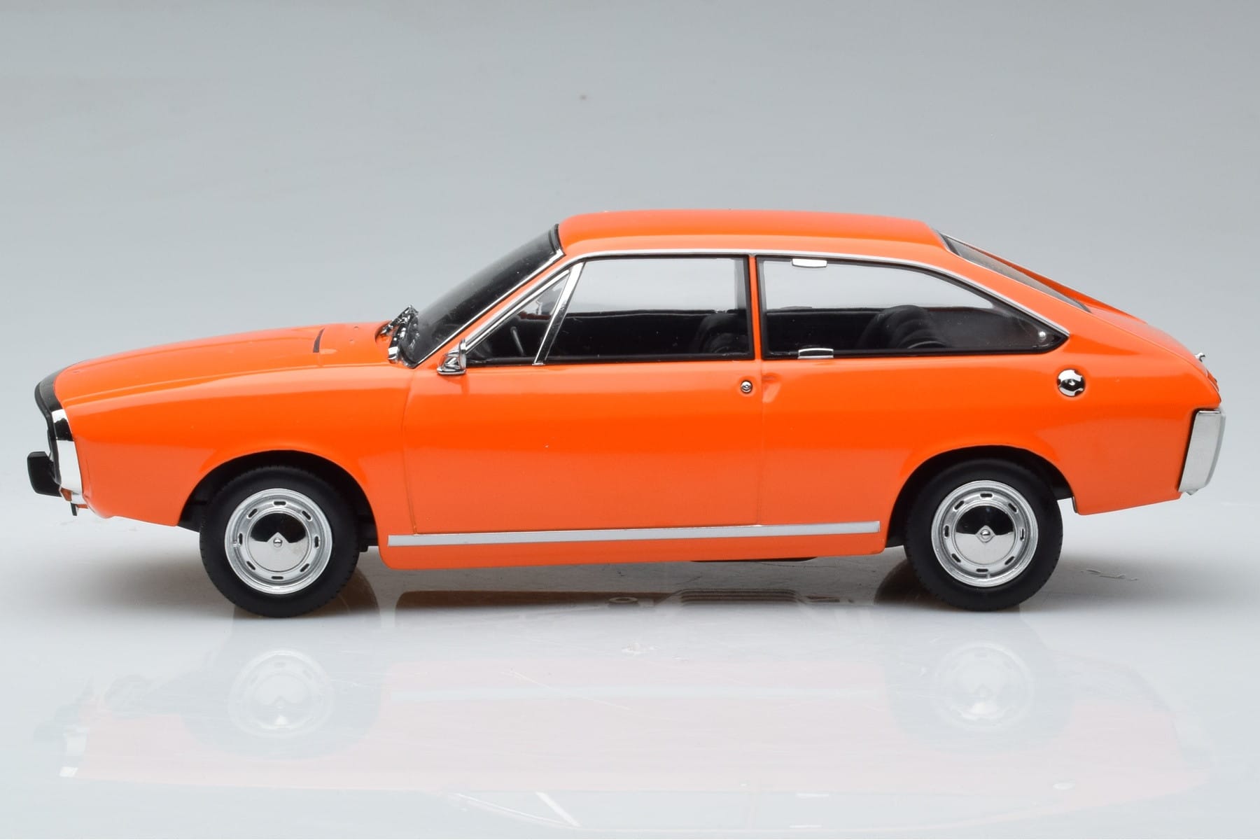 Renault 15 TL Pomarańczowy Norev 1:18 185350 Metal — zdjęcie 3 z 6