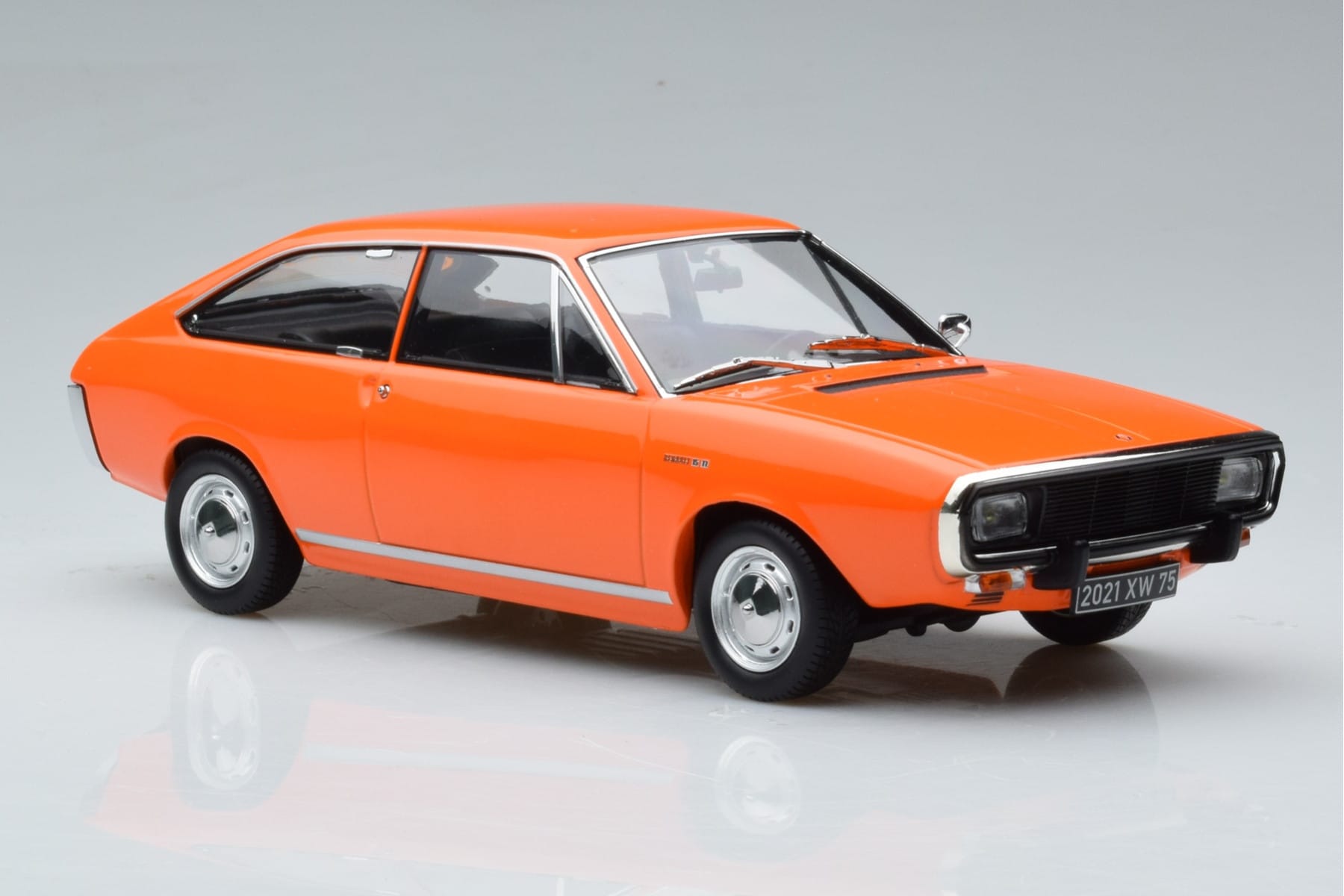 Renault 15 TL Pomarańczowy Norev 1:18 185350 Metal — zdjęcie 4 z 6