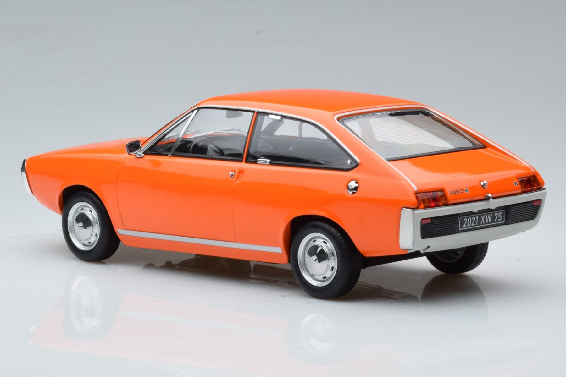 Renault 15 TL Pomarańczowy Norev 1:18 185350 Metal — zdjęcie 5 z 6