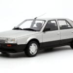 Renault 25 Phase 1 V6 Injection Srebrny Otto 1:18 OT1070 Żywica