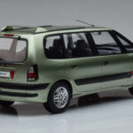 Renault Espace 3 Zielony Otto 1:18 - image 2 of 6