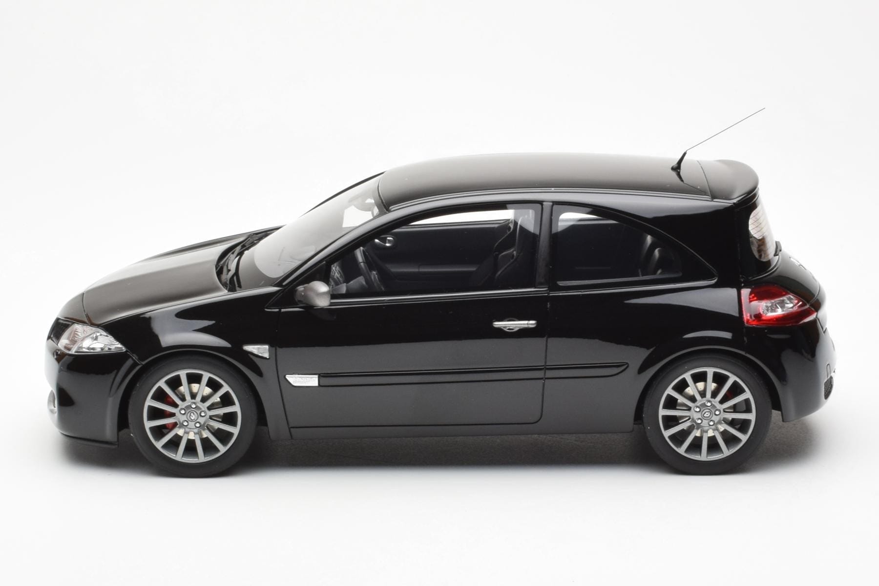 Renault Megane 2 RS Phase 2 Czarny Otto 1:18 OT1054 Żywica — zdjęcie 3 z 6