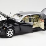 Rolls-Royce Phantom VII EWB Czarny i Srebrny Kyosho 1:18 08841BKS - image 2 of 8