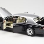 Rolls-Royce Phantom VII EWB Czarny i Srebrny Kyosho 1:18 08841BKS - image 5 of 8