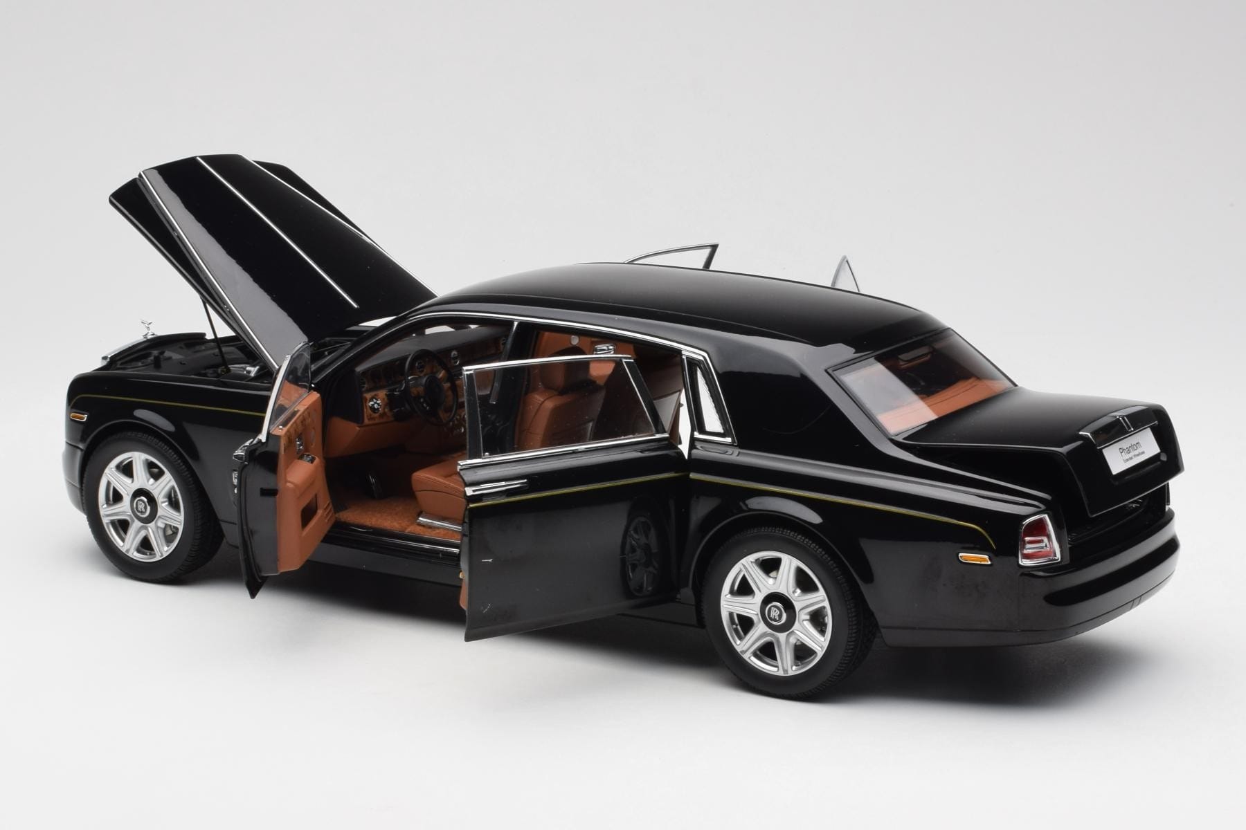 Rolls-Royce Phantom VII EWB Diamond Czarny Kyosho 1:18 08841DBK2 Metal — zdjęcie 5 z 8