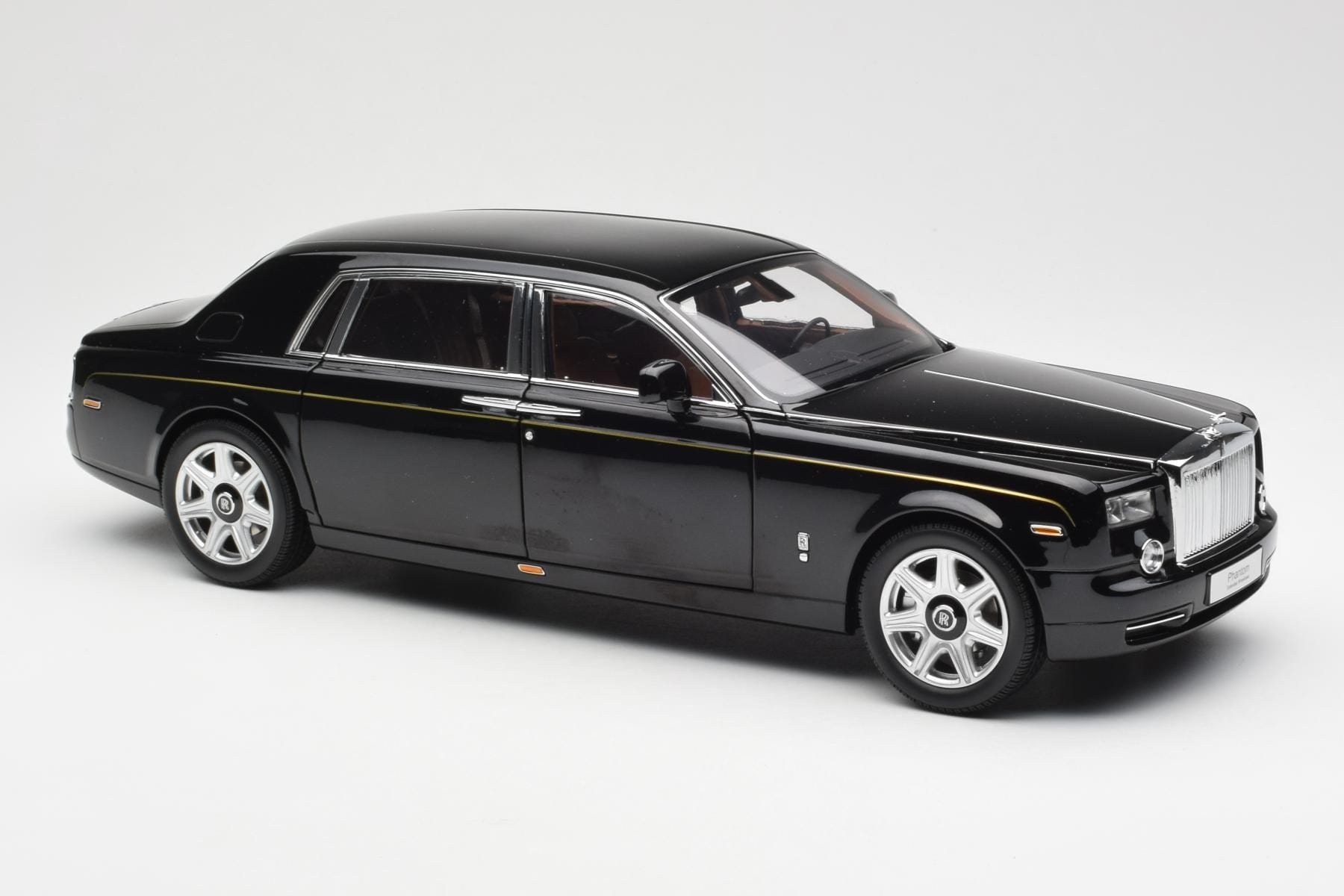 Rolls-Royce Phantom VII EWB Diamond Czarny Kyosho 1:18 08841DBK2 Metal — zdjęcie 6 z 8