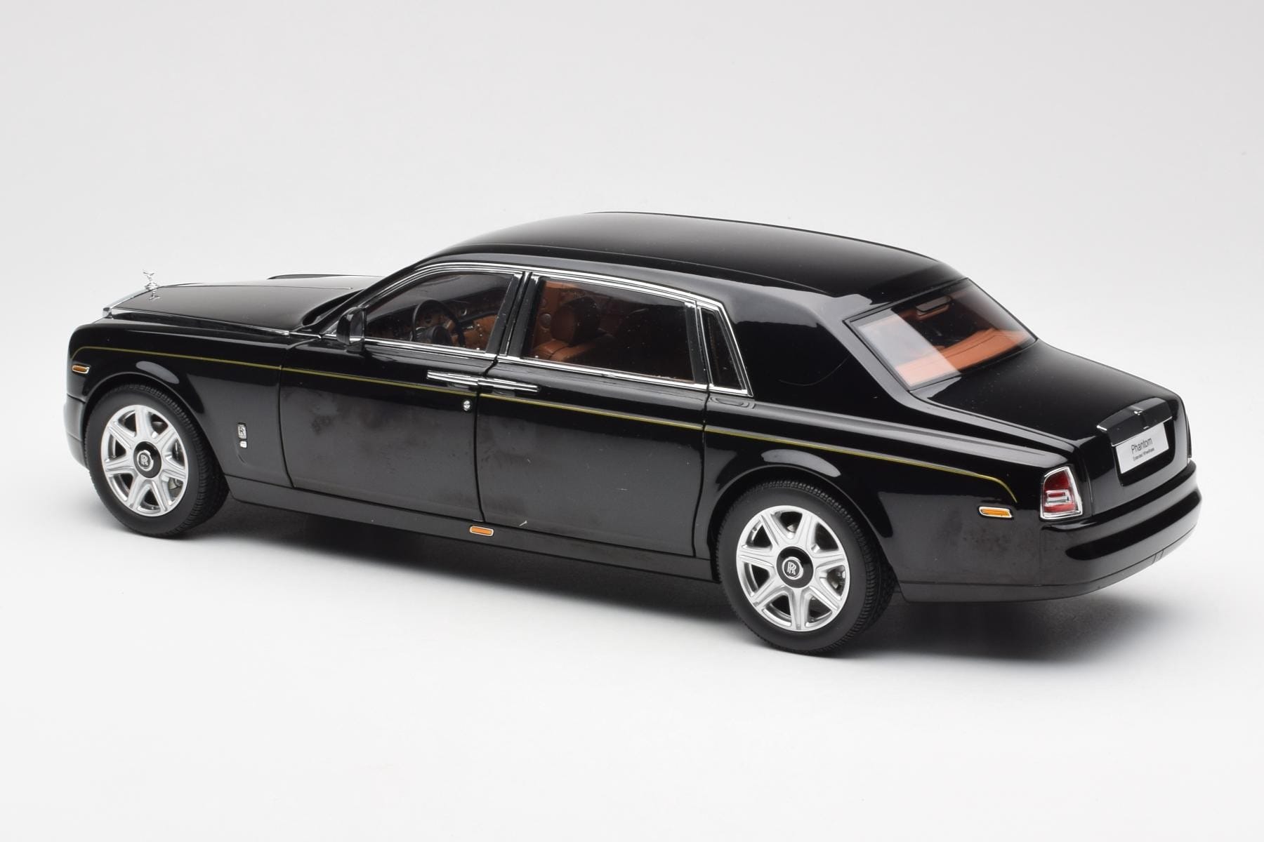 Rolls-Royce Phantom VII EWB Diamond Czarny Kyosho 1:18 08841DBK2 Metal — zdjęcie 7 z 8