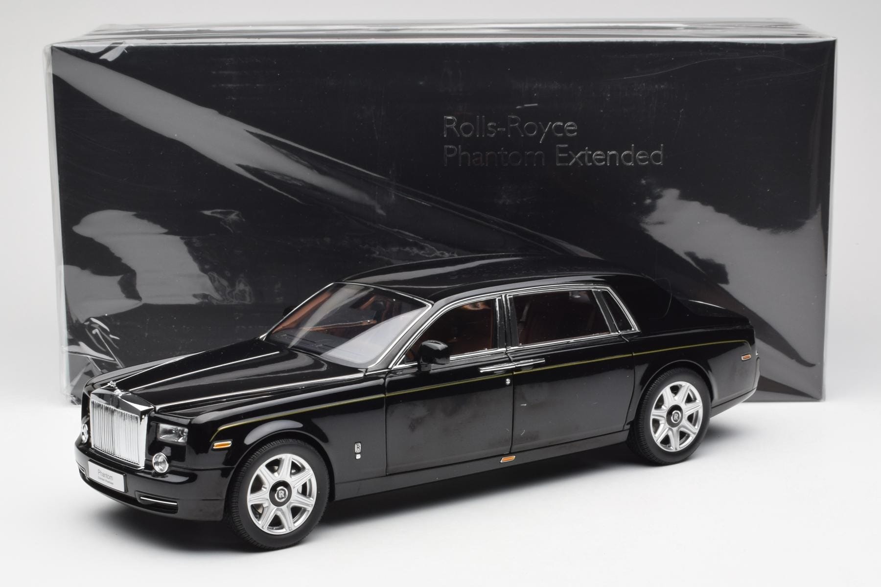 Rolls-Royce Phantom VII EWB Diamond Czarny Kyosho 1:18 08841DBK2 Metal — zdjęcie 8 z 8