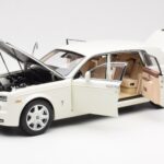 Rolls-Royce Phantom VII EWB English Biały Kyosho 1:18 08841EW2 - image 2 of 8