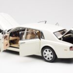 Rolls-Royce Phantom VII EWB English Biały Kyosho 1:18 08841EW2 - image 5 of 8
