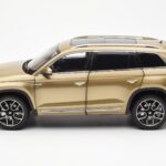 Skoda Kodiaq Złoty FAW 1:18 ZSX000001GOL - image 4 of 8