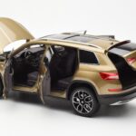 Skoda Kodiaq Złoty FAW 1:18 ZSX000001GOL - image 5 of 8