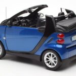 Smart Fortwo 451 Cabrio Niebieski i Czarny Minichamps 1:18 - image 7 of 8