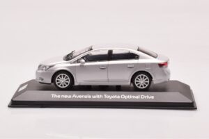 Toyota Avensis T270 Srebrny Minichamps 1:43